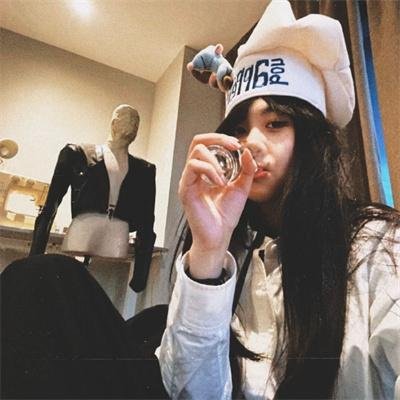 穿着鞋子的贝壳马塞尔